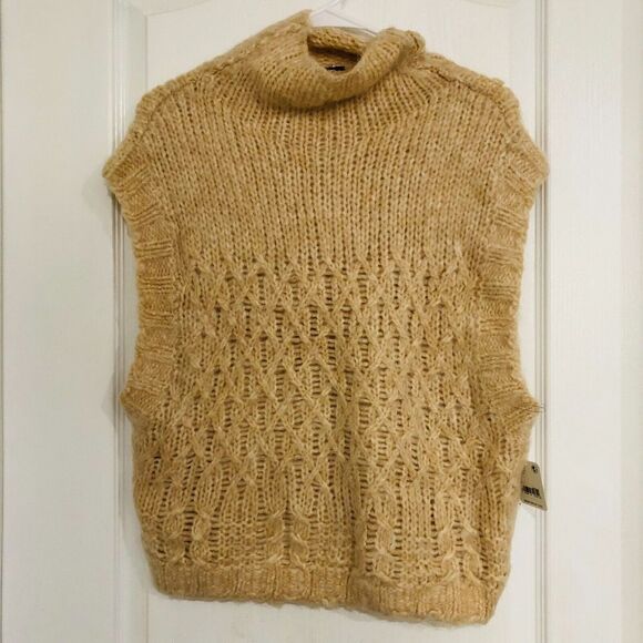Free People Lost Illusion Women's Vest Sweater Sleeveless Powder Puff Size Small - Picture 3 of 10